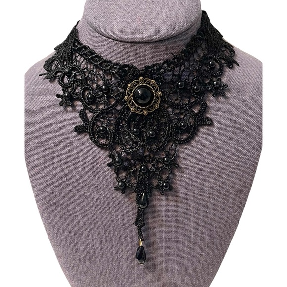Jewelry - ❤️ NEW! Dark Victorian x Goth Black Lace Bib Choker